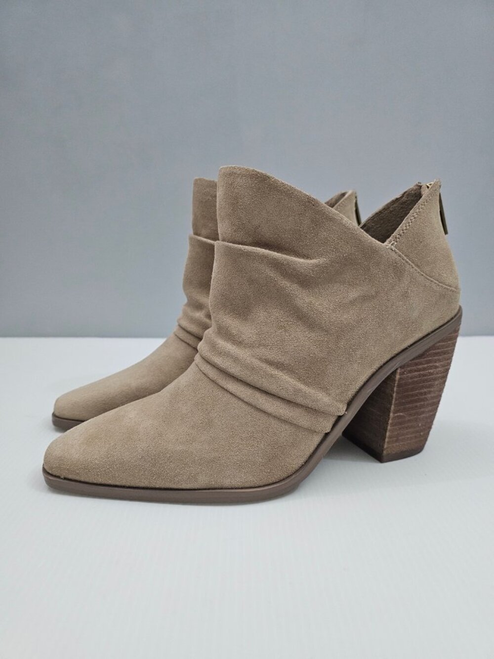 Vince Camuto Ainsley Ankle Boot Womens 8 Tan Suede Stacked Heel Snip Toe